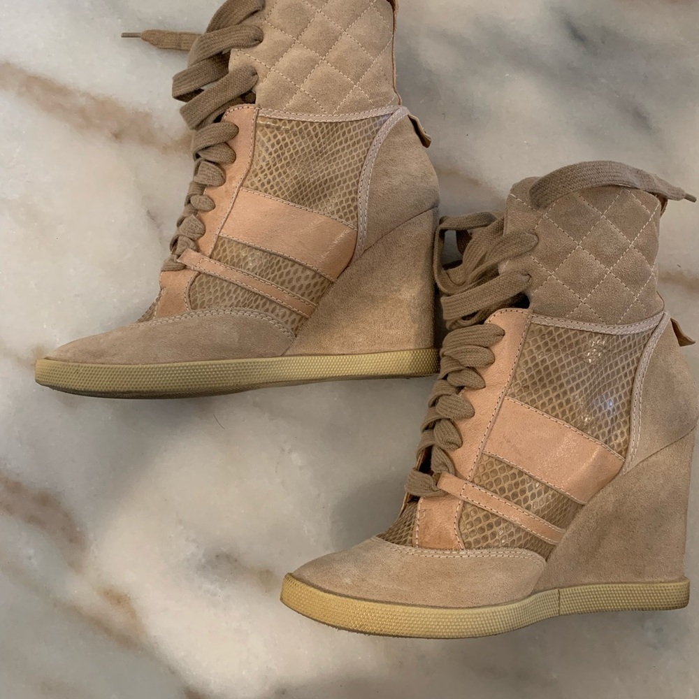 SOLD !!!!Chloe Women's Beige Wedge Sneakers